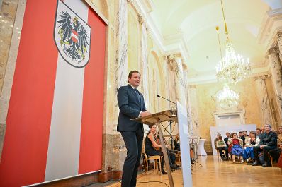 Herr Bundesminister Norbert Totschnig verlieh den Berufstitel &quot;&Ouml;konomierat / &Ouml;konomier&auml;tin&quot; im Namen des Herrn Bundespr&auml;sidenten Dr. Alexander Van der Bellen im Regierungsgeb&auml;ude am Stubenring.