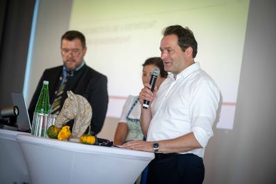 Herr Bundesminister Norbert Totschnig hielt Gru&szlig;worte beim 50-j&auml;hrigen Vereinsjubil&auml;um der Pferdezucht Austria in Wels.