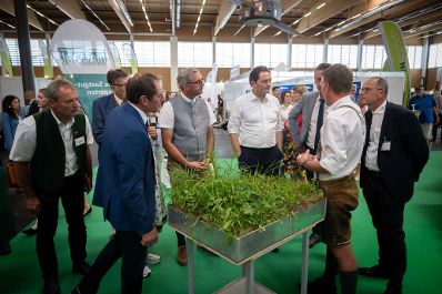 Herr Bundesminister Norbert Totschnig besuchte die Welser Messe 2024. Dabei hielt er eine Er&ouml;ffnungs-Rede und machte einen Rundgang durch das Messegel&auml;nde.