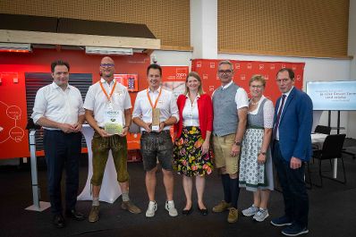 Herr Bundesminister Norbert Totschnig besuchte die Welser Messe 2024. Dabei hielt er eine Er&ouml;ffnungs-Rede und machte einen Rundgang durch das Messegel&auml;nde.