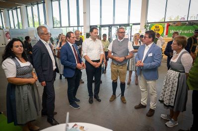 Herr Bundesminister Norbert Totschnig besuchte die Welser Messe 2024. Dabei hielt er eine Er&ouml;ffnungs-Rede und machte einen Rundgang durch das Messegel&auml;nde.