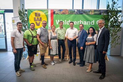 Herr Bundesminister Norbert Totschnig besuchte die Welser Messe 2024. Dabei hielt er eine Er&ouml;ffnungs-Rede und machte einen Rundgang durch das Messegel&auml;nde.