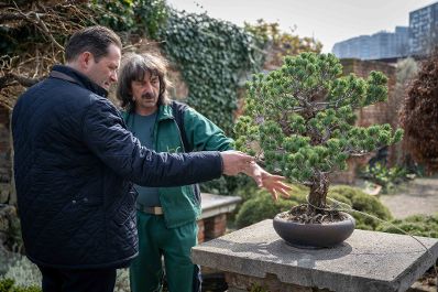 Herr Bundesminister Norbert Totschnig besuchte den Alpengarten bei Belvedere und machte sich selbst einen Eindruck der Ausstellung.