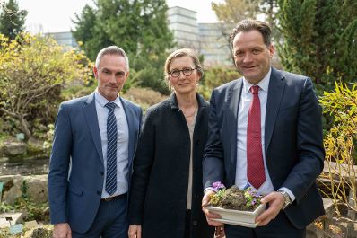 Herr Bundesminister Norbert Totschnig besuchte den Alpengarten bei Belvedere und machte sich selbst einen Eindruck der Ausstellung.