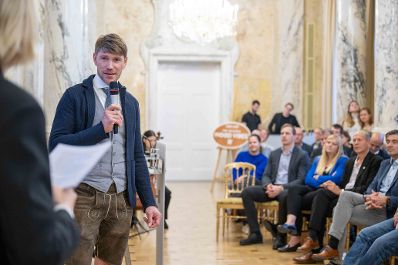 Bundesminister Norbert Totschnig zeichnete im Rahmen eines Festaktes landwirtschaftliche Erfolgsbetriebe aus. Innovation, Autonomie, Selbstverwirklichung, Netzwerke und soziale Faktoren haben sich dabei als erfolgsentscheidend herausgestellt.
