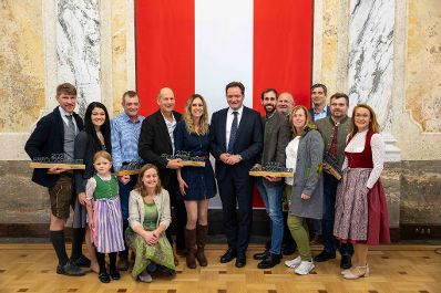 Bundesminister Norbert Totschnig zeichnete im Rahmen eines Festaktes landwirtschaftliche Erfolgsbetriebe aus. Innovation, Autonomie, Selbstverwirklichung, Netzwerke und soziale Faktoren haben sich dabei als erfolgsentscheidend herausgestellt.