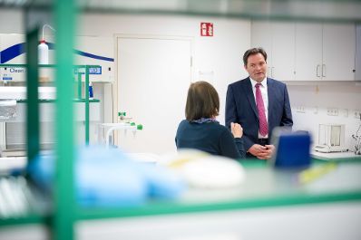 Am 12. November 2024 besuchte Bundesminister Norbert Totschnig die HBLFA Sch&ouml;nbrunn, eine Dienststelle des Bundesministeriums f&uuml;r Land- und Forstwirtschaft, Regionen und Wasserwirtschaft.