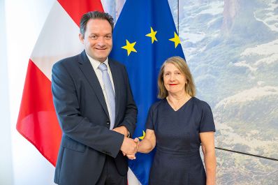 Die spanische Botschafterin Aurora Mejia besuchte Herrn Bundesminister Norbert Totschnig im Regierungsgeb&auml;ude am Stubenring