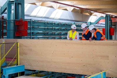Herr Bundesminister Norbert Totschnig besuchte den Betrieb Mayr Melnhof Holz in Leoben, Steiermark.