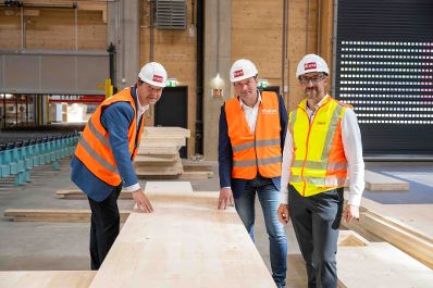 Herr Bundesminister Norbert Totschnig besuchte den Betrieb Mayr Melnhof Holz in Leoben, Steiermark.