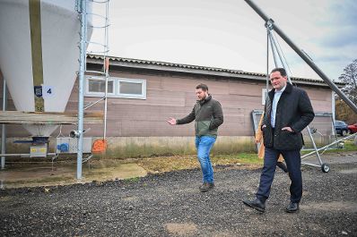 Herr Bundesminister Norbert Totschnig besuchte den Bio Schweinemastbetrieb von Andreas Feiler im Burgenland.