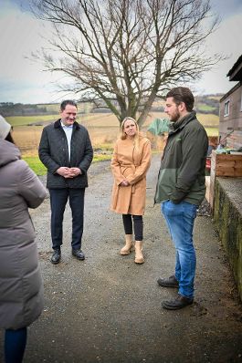 Herr Bundesminister Norbert Totschnig besuchte den Bio Schweinemastbetrieb von Andreas Feiler im Burgenland.