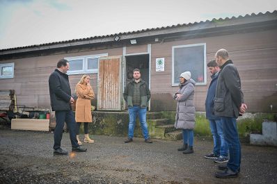 Herr Bundesminister Norbert Totschnig besuchte den Bio Schweinemastbetrieb von Andreas Feiler im Burgenland.