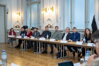 In Vertretung des Herrn Bundesministers Norbert Totschnig &uuml;bergab Herr Generalsekret&auml;r Mag. Dr. Johannes Abentung Dekrete an die Mitglieder des LFBAG Beirats.
