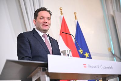 Die land- und forstwirtschaftliche Berufsausbildung in &Ouml;sterreich ist durch die duale Ausbildung &ndash; das Modell der Ausbildung im Lehrbetrieb und in der Berufsschule - ein einzigartiges Erfolgsmodell. Um die Qualit&auml;t der Ausbildung weiter auszubauen, wird die Berufsausbildung in der Land- und Forstwirtschaft nun erstmals in ganz &Ouml;sterreich durch das Bundesgesetz &uuml;ber die betriebliche Berufsausbildung in der Land- und Forstwirtschaft (LFBAG 2024) einheitlich geregelt.