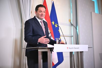 Die land- und forstwirtschaftliche Berufsausbildung in &Ouml;sterreich ist durch die duale Ausbildung &ndash; das Modell der Ausbildung im Lehrbetrieb und in der Berufsschule - ein einzigartiges Erfolgsmodell. Um die Qualit&auml;t der Ausbildung weiter auszubauen, wird die Berufsausbildung in der Land- und Forstwirtschaft nun erstmals in ganz &Ouml;sterreich durch das Bundesgesetz &uuml;ber die betriebliche Berufsausbildung in der Land- und Forstwirtschaft (LFBAG 2024) einheitlich geregelt.