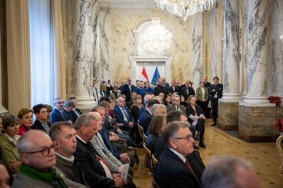 Herr Bundesminister Norbert Totschnig verlieh verschiedene Ehrenzeichen sowie auch Berufstitel im Marmorsaal im Regierungsgeb&auml;ude am Stubenring.