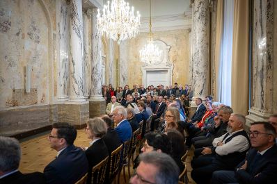 Herr Bundesminister Norbert Totschnig verlieh verschiedene Ehrenzeichen sowie auch Berufstitel im Marmorsaal im Regierungsgeb&auml;ude am Stubenring.