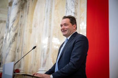 Herr Bundesminister Norbert Totschnig verlieh verschiedene Ehrenzeichen sowie auch Berufstitel im Marmorsaal im Regierungsgeb&auml;ude am Stubenring.