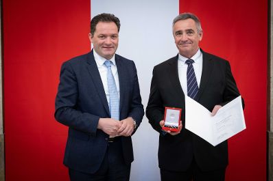 Herr Bundesminister Norbert Totschnig verlieh verschiedene Ehrenzeichen sowie auch Berufstitel im Marmorsaal im Regierungsgeb&auml;ude am Stubenring.