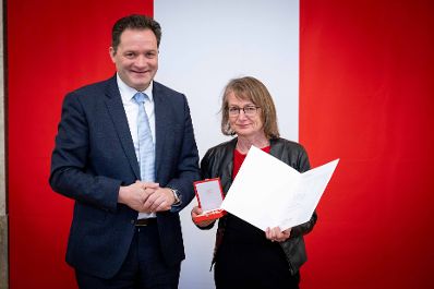 Herr Bundesminister Norbert Totschnig verlieh verschiedene Ehrenzeichen sowie auch Berufstitel im Marmorsaal im Regierungsgeb&auml;ude am Stubenring.