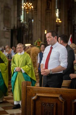 Bundesminister Norbert Totschnig nahm an der Festmesse im Stephansdom teil.