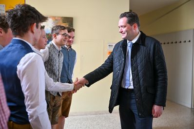 Herr Bundesminister Norbert Totschnig besuchte die LFS St. Andr&auml;. Er hielt f&uuml;r die Sch&uuml;lerinnen und Sch&uuml;ler einen Vortrag &uuml;ber den Aufbau der Europ&auml;ischen Union und stelle sich danach spannenden Fragen der Sch&uuml;lerinnen und Sch&uuml;lern.