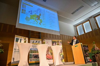 Herr Bundesminister Norbert Totschnig besuchte die LFS St. Andr&auml;. Er hielt f&uuml;r die Sch&uuml;lerinnen und Sch&uuml;ler einen Vortrag &uuml;ber den Aufbau der Europ&auml;ischen Union und stelle sich danach spannenden Fragen der Sch&uuml;lerinnen und Sch&uuml;lern.