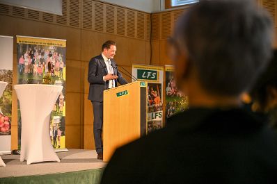 Herr Bundesminister Norbert Totschnig besuchte die LFS St. Andr&auml;. Er hielt f&uuml;r die Sch&uuml;lerinnen und Sch&uuml;ler einen Vortrag &uuml;ber den Aufbau der Europ&auml;ischen Union und stelle sich danach spannenden Fragen der Sch&uuml;lerinnen und Sch&uuml;lern.
