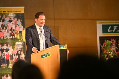 Herr Bundesminister Norbert Totschnig besuchte die LFS St. Andr&auml;. Er hielt f&uuml;r die Sch&uuml;lerinnen und Sch&uuml;ler einen Vortrag &uuml;ber den Aufbau der Europ&auml;ischen Union und stelle sich danach spannenden Fragen der Sch&uuml;lerinnen und Sch&uuml;lern.