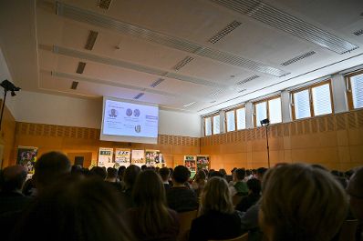 Herr Bundesminister Norbert Totschnig besuchte die LFS St. Andr&auml;. Er hielt f&uuml;r die Sch&uuml;lerinnen und Sch&uuml;ler einen Vortrag &uuml;ber den Aufbau der Europ&auml;ischen Union und stelle sich danach spannenden Fragen der Sch&uuml;lerinnen und Sch&uuml;lern.