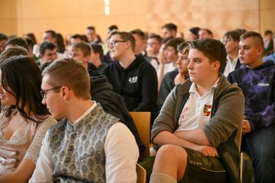 Herr Bundesminister Norbert Totschnig besuchte die LFS St. Andr&auml;. Er hielt f&uuml;r die Sch&uuml;lerinnen und Sch&uuml;ler einen Vortrag &uuml;ber den Aufbau der Europ&auml;ischen Union und stelle sich danach spannenden Fragen der Sch&uuml;lerinnen und Sch&uuml;lern.