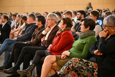 Herr Bundesminister Norbert Totschnig besuchte die LFS St. Andr&auml;. Er hielt f&uuml;r die Sch&uuml;lerinnen und Sch&uuml;ler einen Vortrag &uuml;ber den Aufbau der Europ&auml;ischen Union und stelle sich danach spannenden Fragen der Sch&uuml;lerinnen und Sch&uuml;lern.