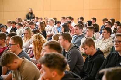 Herr Bundesminister Norbert Totschnig besuchte die LFS St. Andr&auml;. Er hielt f&uuml;r die Sch&uuml;lerinnen und Sch&uuml;ler einen Vortrag &uuml;ber den Aufbau der Europ&auml;ischen Union und stelle sich danach spannenden Fragen der Sch&uuml;lerinnen und Sch&uuml;lern.