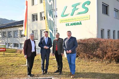 Herr Bundesminister Norbert Totschnig besuchte die LFS St. Andr&auml;. Er hielt f&uuml;r die Sch&uuml;lerinnen und Sch&uuml;ler einen Vortrag &uuml;ber den Aufbau der Europ&auml;ischen Union und stelle sich danach spannenden Fragen der Sch&uuml;lerinnen und Sch&uuml;lern.