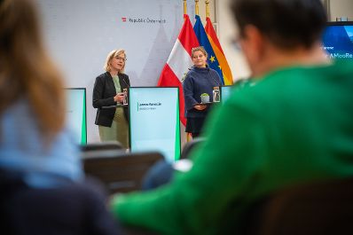Mit 1.1.2024 startete das gr&ouml;&szlig;te Moorprojekt &Ouml;sterreichs mit dem Titel &bdquo;LIFE AMooRe &ndash; Austrian Moor Restoration&ldquo;. In einer Pressekonferenz wurde dem Projekt mit SCin M&ouml;rth, BM Gewessler, LR Zadra (V), LR.in Lackner (STMK) und LR.in Rosenkranz (N&Ouml;) offiziell der Startschuss gegeben.