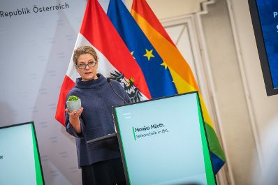 Mit 1.1.2024 startete das gr&ouml;&szlig;te Moorprojekt &Ouml;sterreichs mit dem Titel &bdquo;LIFE AMooRe &ndash; Austrian Moor Restoration&ldquo;. In einer Pressekonferenz wurde dem Projekt mit SCin M&ouml;rth, BM Gewessler, LR Zadra (V), LR.in Lackner (STMK) und LR.in Rosenkranz (N&Ouml;) offiziell der Startschuss gegeben.