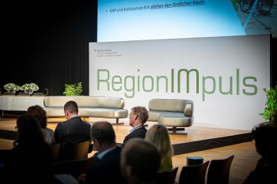 Abschlie&szlig;end zur RegionIMpuls-Tour veranstaltete Herr Bundesminister Norbert Totschnig eine Abschlussveranstaltung in der Burg Perchtoldsdorf