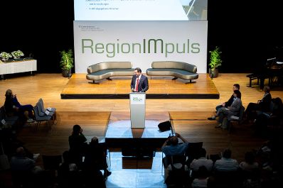 Abschlie&szlig;end zur RegionIMpuls-Tour veranstaltete Herr Bundesminister Norbert Totschnig eine Abschlussveranstaltung in der Burg Perchtoldsdorf