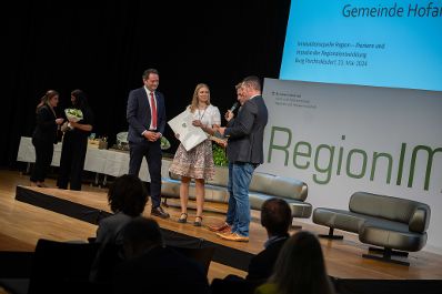 Abschlie&szlig;end zur RegionIMpuls-Tour veranstaltete Herr Bundesminister Norbert Totschnig eine Abschlussveranstaltung in der Burg Perchtoldsdorf