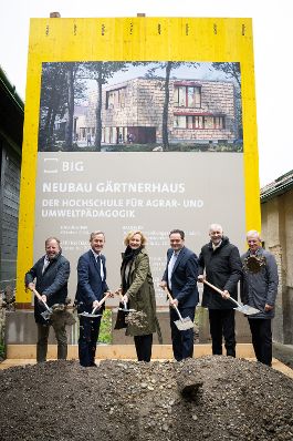 Bundesminister Norbert Totschnig nahm den Spatenstich f&uuml;r den Neubau des G&auml;rtnerhauses bei der Hochschule f&uuml;r Agrar- und Umweltp&auml;dagogik (HAUP) vor.