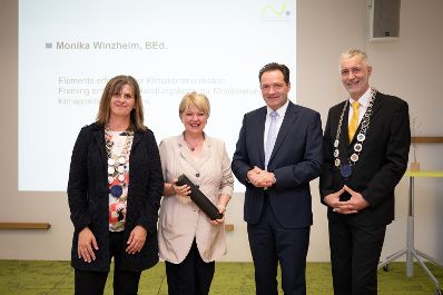 Herr Bundesminister Norbert Totschnig besuchte die Sponsionsfeier an der Hochschule f&uuml;r Agrar- und Umweltp&auml;dagogik.