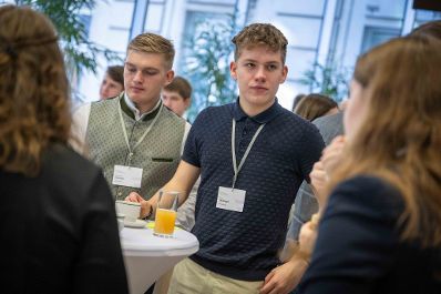 Anl&auml;sslich des &bdquo;Tags der Demokratie&ldquo; lud Bundesminister Norbert Totschnig Sch&uuml;lerinnen und Sch&uuml;ler zur Diskussion &uuml;ber die Grundlagen unseres Zusammenlebens in das BML.