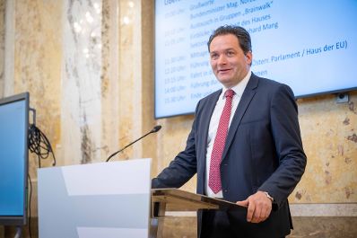 Anl&auml;sslich des &bdquo;Tags der Demokratie&ldquo; lud Bundesminister Norbert Totschnig Sch&uuml;lerinnen und Sch&uuml;ler zur Diskussion &uuml;ber die Grundlagen unseres Zusammenlebens in das BML.
