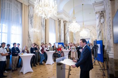 Anl&auml;sslich des &bdquo;Tags der Demokratie&ldquo; lud Bundesminister Norbert Totschnig Sch&uuml;lerinnen und Sch&uuml;ler zur Diskussion &uuml;ber die Grundlagen unseres Zusammenlebens in das BML.