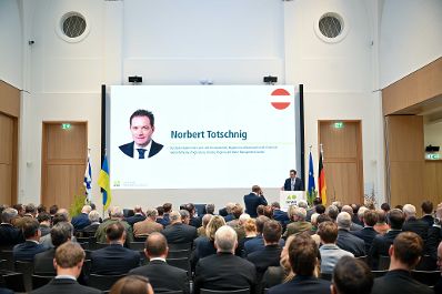 Herr Bundesminister Norbert Totschnig besuchte das EU-Symposium des deutschen Forstwirtschaftsrates in Berlin und hielt eine Rede vor dem Publikum.