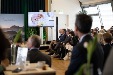 Zukunftsfitte Natur- und Lebensr&auml;ume: Beim Tag der Ressortforschung diskutierten Wissenschaftsvertreterinnen und -vertreter unter dem Motto &bdquo;Gestalten wir f&uuml;r morgen&ldquo; Chancen, Herausforderungen und M&ouml;glichkeiten im Bereich der Forschung. Er&ouml;ffnet wurde die Veranstaltung von Bundesminister Norbert Totschnig.