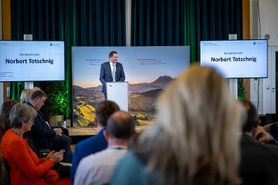Zukunftsfitte Natur- und Lebensr&auml;ume: Beim Tag der Ressortforschung diskutierten Wissenschaftsvertreterinnen und -vertreter unter dem Motto &bdquo;Gestalten wir f&uuml;r morgen&ldquo; Chancen, Herausforderungen und M&ouml;glichkeiten im Bereich der Forschung. Er&ouml;ffnet wurde die Veranstaltung von Bundesminister Norbert Totschnig.