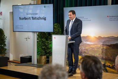 Zukunftsfitte Natur- und Lebensr&auml;ume: Beim Tag der Ressortforschung diskutierten Wissenschaftsvertreterinnen und -vertreter unter dem Motto &bdquo;Gestalten wir f&uuml;r morgen&ldquo; Chancen, Herausforderungen und M&ouml;glichkeiten im Bereich der Forschung. Er&ouml;ffnet wurde die Veranstaltung von Bundesminister Norbert Totschnig.
