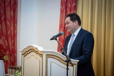 Herr Bundesminister Norbert Totschnig verlieh im Palais Coburg den Titel &Ouml;konomierat / &Ouml;konomier&auml;tin.